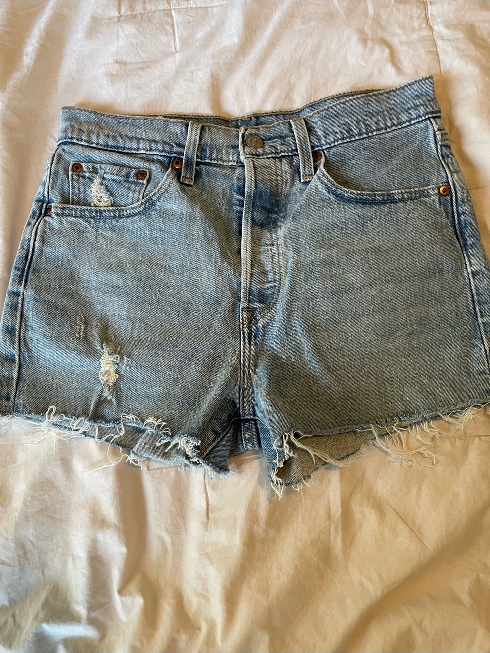 Levi’s Frayed Hem Light Blue Denim Jean Shorts Size 28